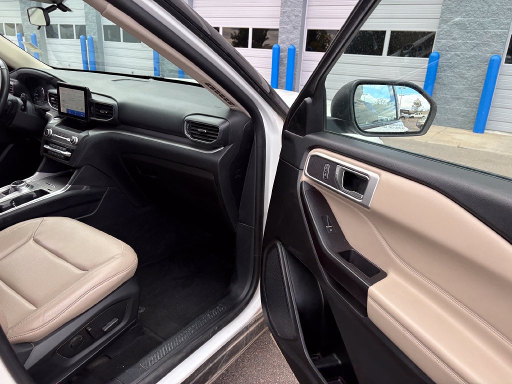 Used 2020 Ford Explorer XLT w/ Equipment Group 202A AWD/4WD image 31