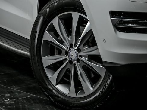 Used 2014 Mercedes-Benz GL 450 4MATIC w/ Lighting Package image 3