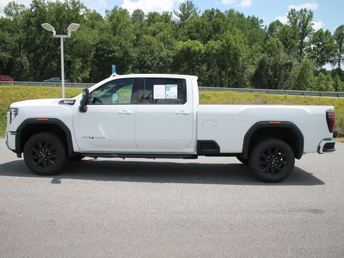 Used 2024 GMC Sierra 2500 AT4 AWD/4WD image 5
