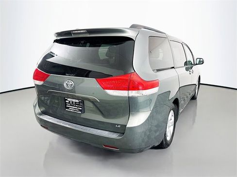 Used 2013 Toyota Sienna LE image 7