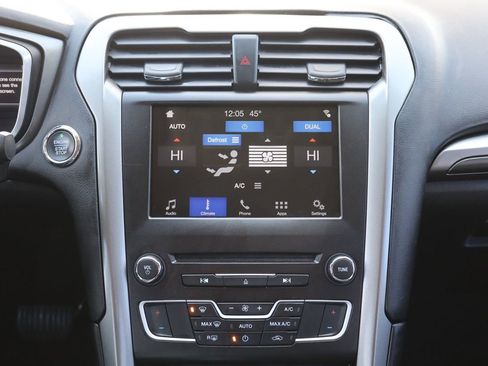 Used 2017 Ford Fusion SE w/ Equipment Group 201A image 34