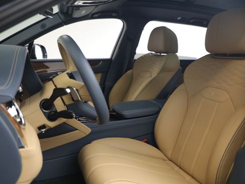 Certified 2026 Bentley Bentayga Extended Wheelbase AWD/4WD image 20