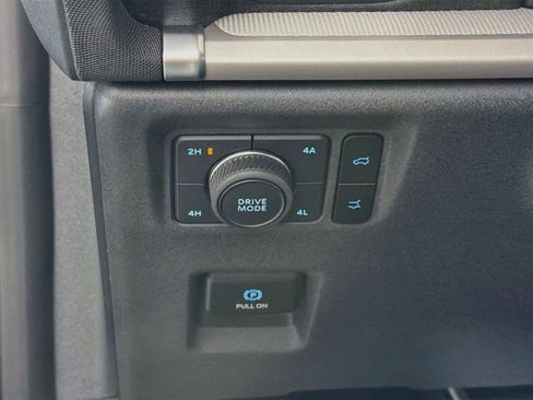 Used 2025 Ford Expedition Active AWD/4WD image 17