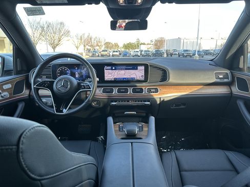 Used 2025 Mercedes-Benz GLE 450e 4MATIC image 29