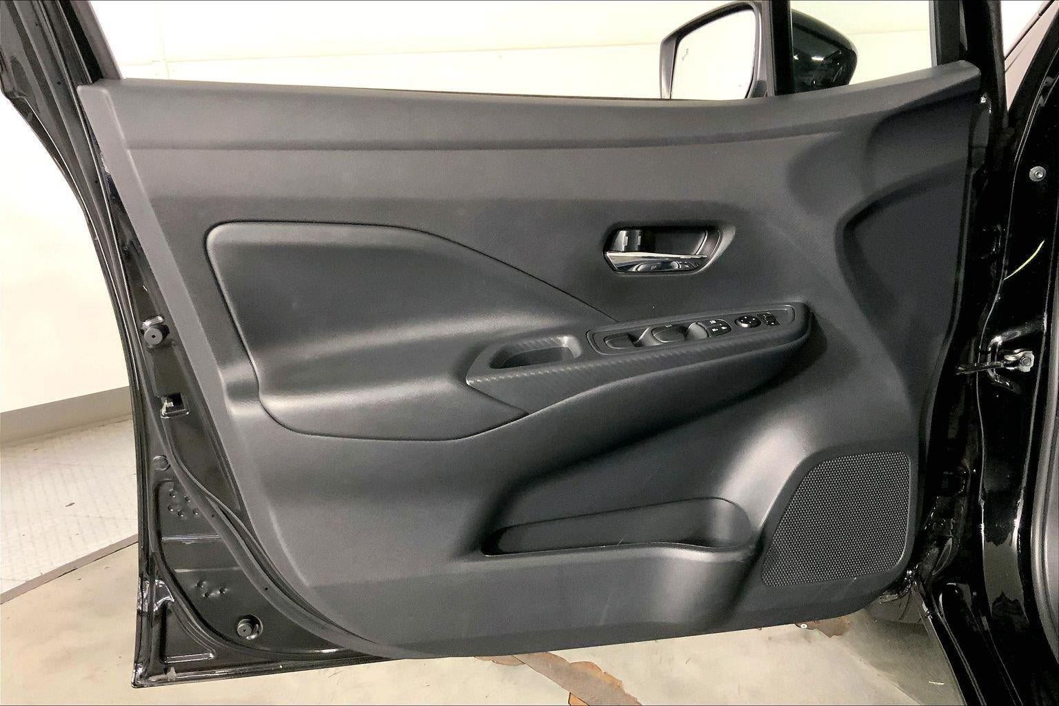 Used 2025 Nissan Versa SV FWD image 17