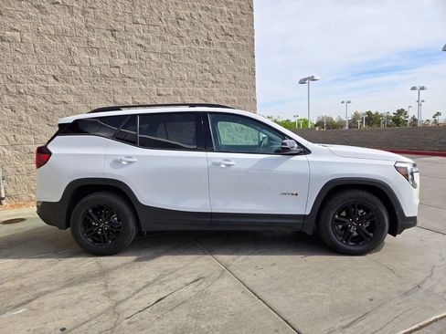 Used 2024 GMC Terrain AT4 image 4