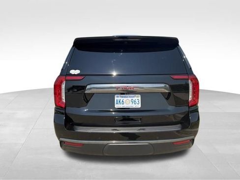 Used 2024 GMC Yukon AT4 w/ Technology Package AWD/4WD image 4