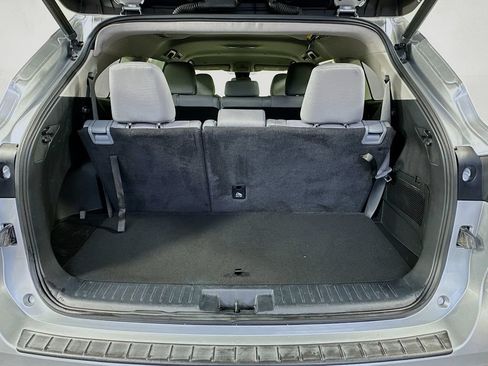 Used 2023 Toyota Highlander LE FWD image 25