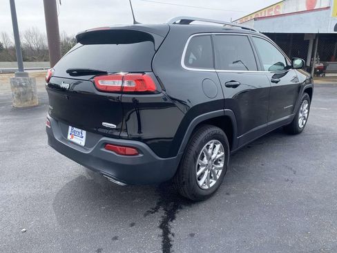 Used 2018 Jeep Cherokee Latitude Plus w/ Comfort/Convenience Group image 5
