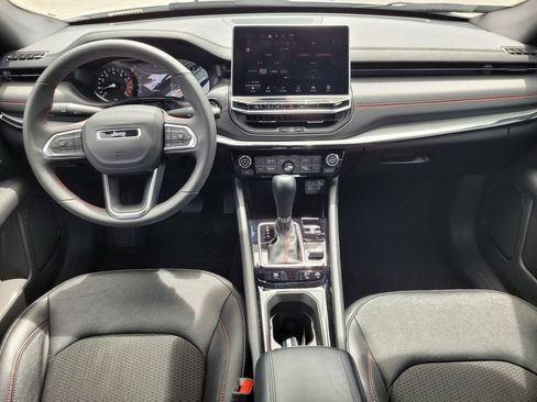 Used 2025 Jeep Compass Trailhawk image 13