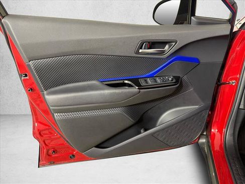 Used 2020 Toyota C-HR XLE FWD image 10