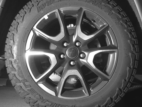 Used 2025 Jeep Compass Trailhawk AWD/4WD image 15