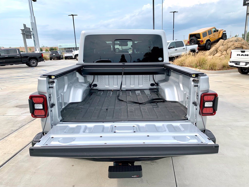 Used 2024 Jeep Gladiator Mojave AWD/4WD image 20
