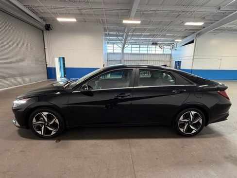 Used 2023 Hyundai Elantra Limited FWD image 6