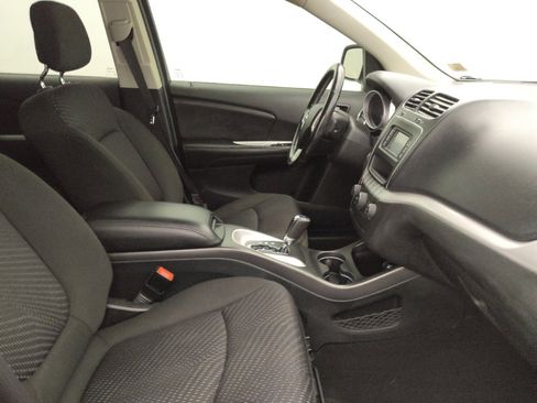 Used 2019 Dodge Journey SE w/ Connectivity Group FWD image 21