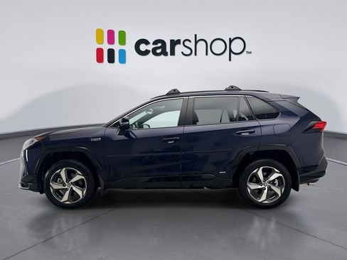 Used 2021 Toyota RAV4 SE image 2