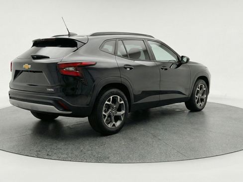 Used 2025 Chevrolet Trax LT image 9