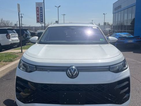 Used 2026 Volkswagen Tiguan SEL R-Line image 2