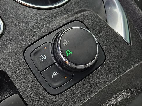 Used 2022 Chevrolet Traverse LT FWD image 17