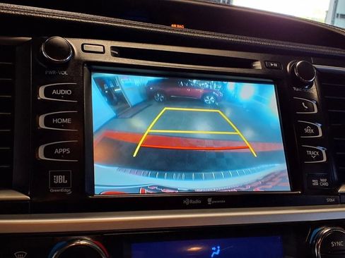 Used 2015 Toyota Highlander Limited Platinum AWD/4WD image 23