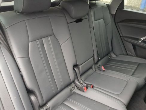 Used 2025 Audi Q5 Premium w/ Convenience Package image 21