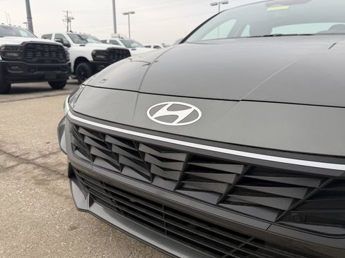 New 2026 Hyundai Elantra SE FWD image 14