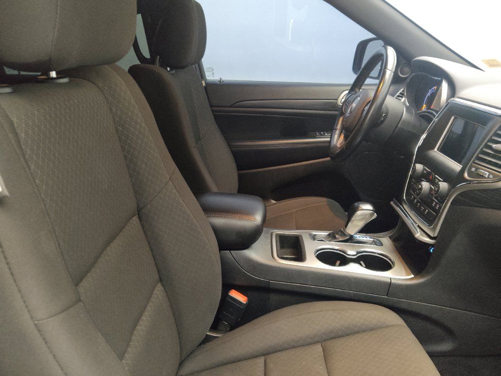 Used 2021 Jeep Grand Cherokee Laredo AWD/4WD image 21