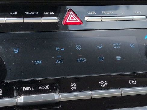 Used 2025 Hyundai Santa Fe SEL FWD image 27