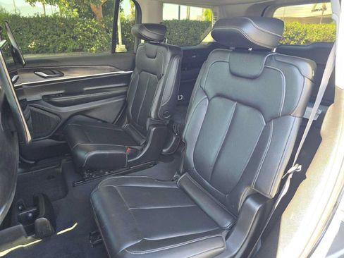 Used 2023 Jeep Grand Cherokee L Limited w/ Rear Seat Video Group I AWD/4WD image 21