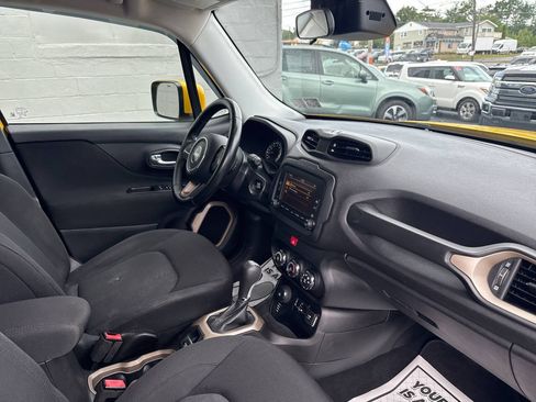 Used 2017 Jeep Renegade Latitude AWD/4WD image 25