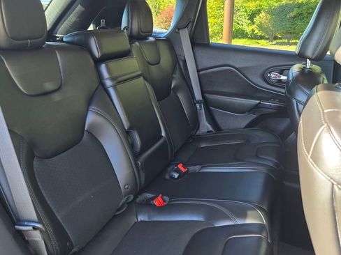 Used 2019 Jeep Cherokee Latitude Plus image 27