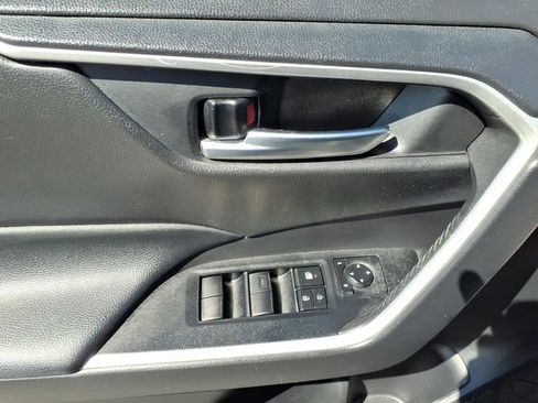 Used 2020 Toyota RAV4 XLE w/ Convenience Package image 13