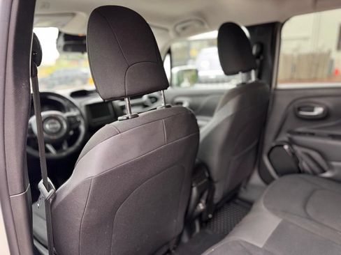 Used 2018 Jeep Renegade Altitude AWD/4WD image 20