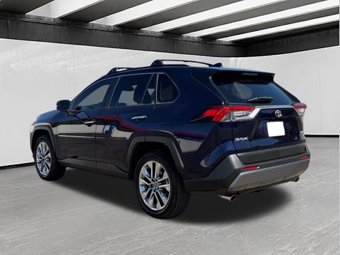 Used 2019 Toyota RAV4 Limited w/ Cold Weather Package FWD image 4