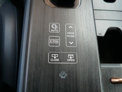 Certified 2024 Nissan Ariya AWD image 31
