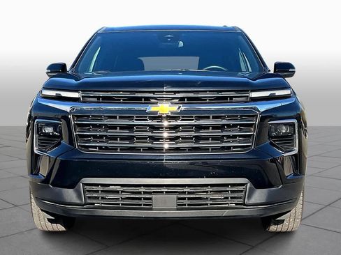 Used 2025 Chevrolet Traverse LT image 3