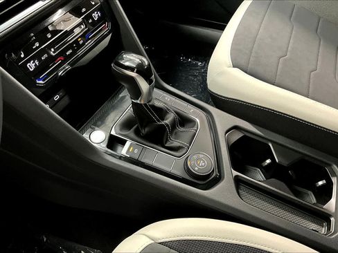 New 2026 Volkswagen Taos SE image 10