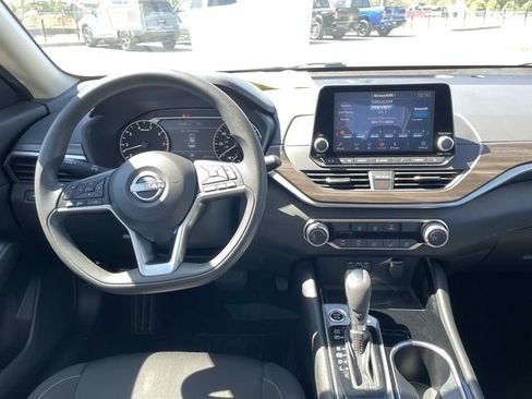 Used 2024 Nissan Altima 2.5 SV FWD image 12