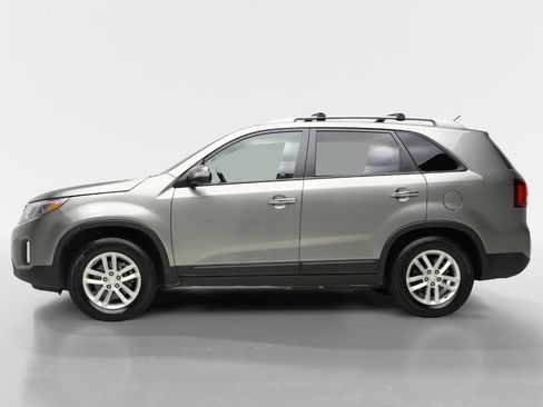 Used 2015 Kia Sorento LX image 5