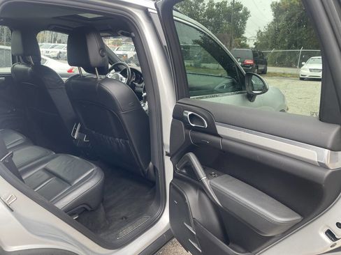 Used 2011 Porsche Cayenne S image 13