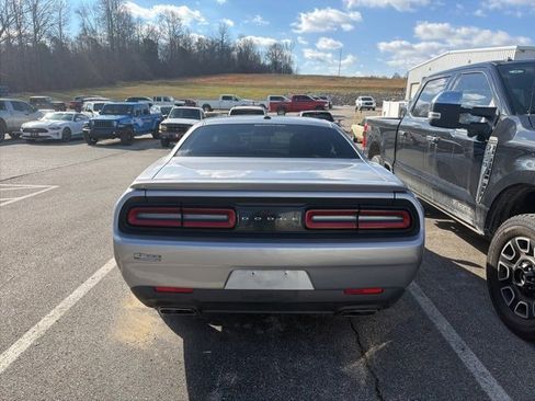 Used 2017 Dodge Challenger R/T image 6