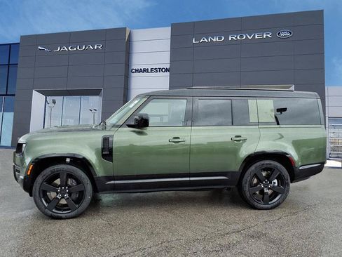 New 2026 Land Rover Defender 130 X-Dynamic SE AWD/4WD image 2