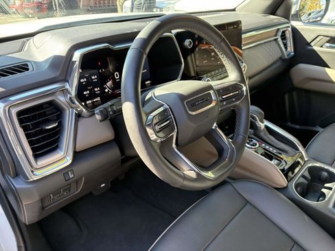 Used 2024 GMC Canyon Denali image 17