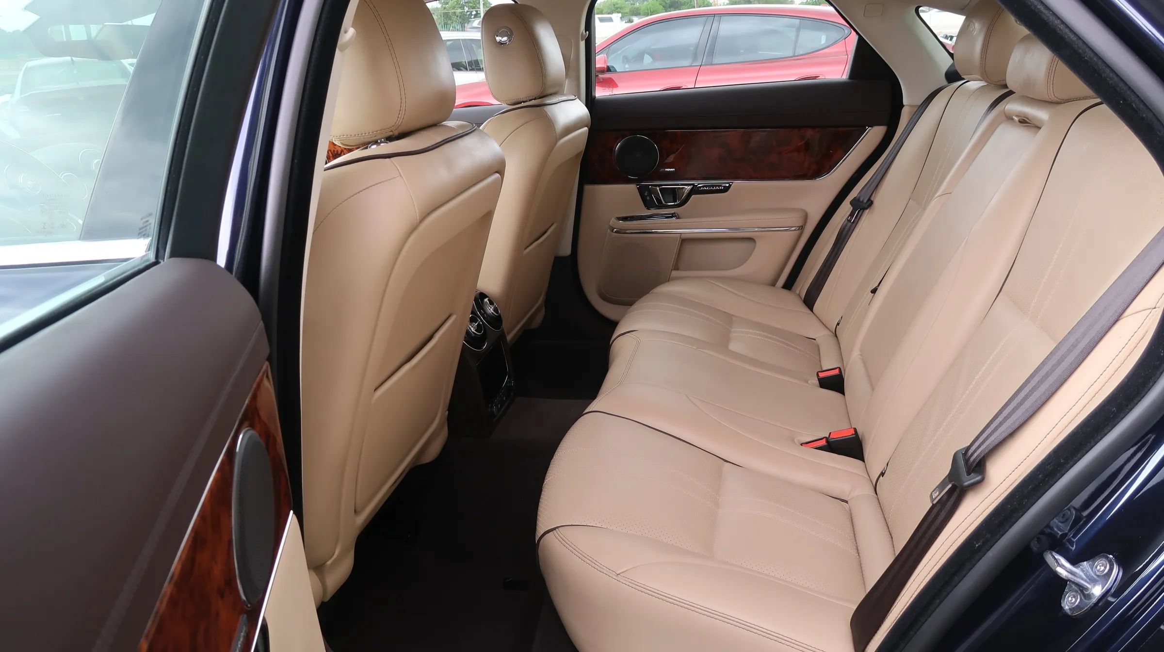 Used 2019 Jaguar XJ R-Sport RWD image 20