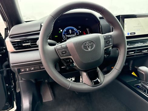 Certified 2026 Toyota Camry SE w/ Convenience Package image 11