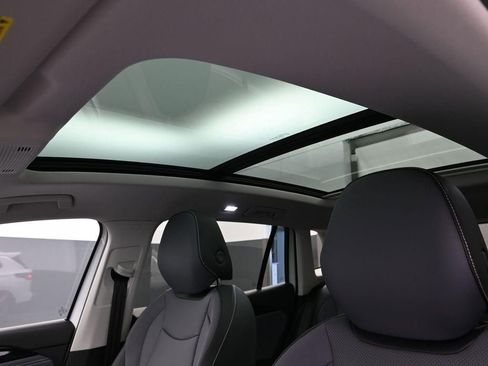 New 2026 Volkswagen Tiguan SE FWD image 20