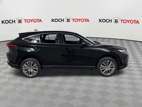Used 2023 Toyota Venza XLE image 9