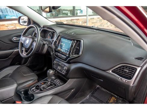 Used 2019 Jeep Cherokee Limited image 14