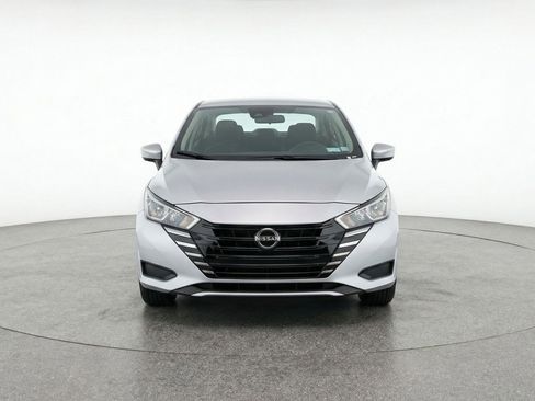 Used 2025 Nissan Versa SV FWD image 2