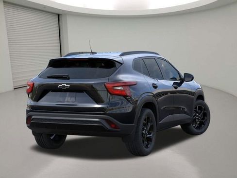 New 2026 Chevrolet Trax LT w/ Driver Confidence Package FWD image 4